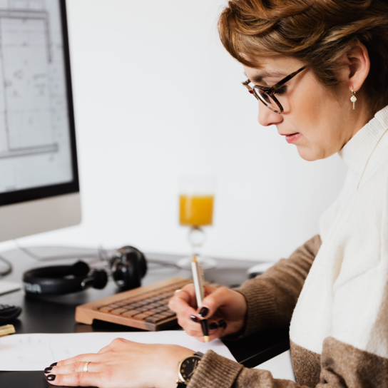 <span>Het koopcontract</span> op laten stellen door de notaris