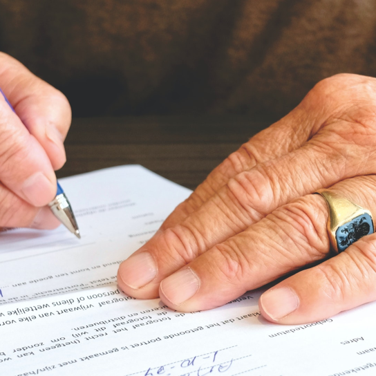 Regel een <span>schenking</span> bij de notaris